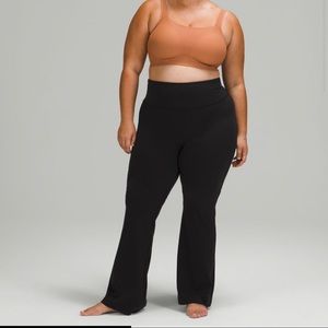 Size 6 Black Groove Super High Rise Flared Pant Nulu